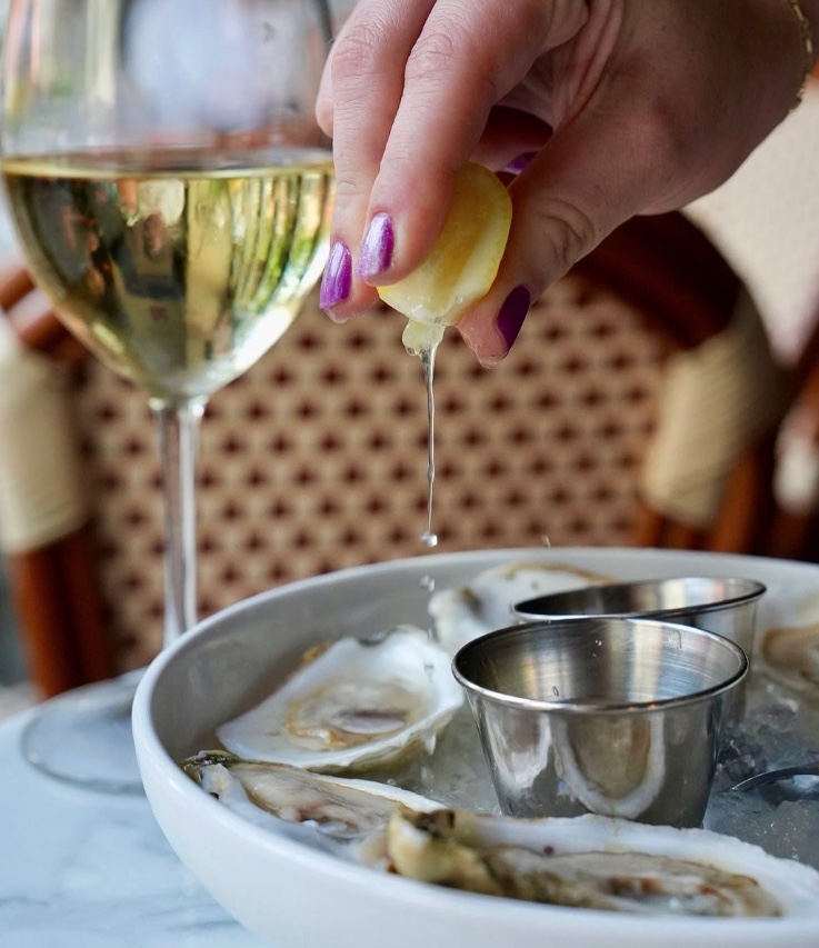 The Best $1 Oysters on Newbury St | Sonsie Back Bay